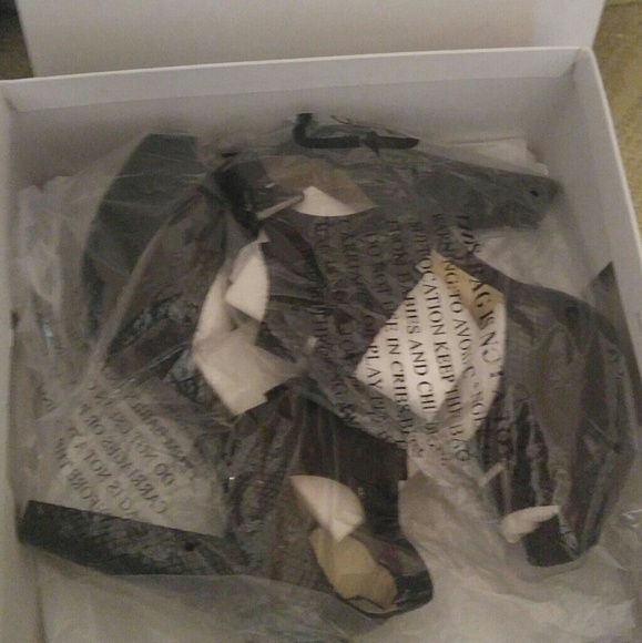 Shoes - Picture 4 of 4